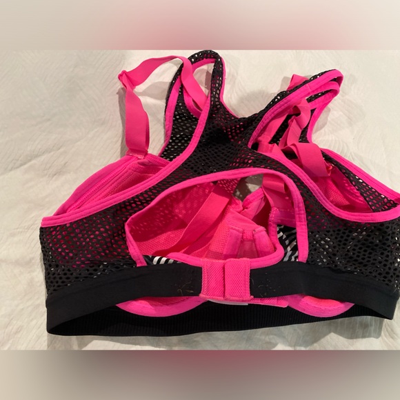 Victoria’s Secret Sports Bra - Picture 2 of 3